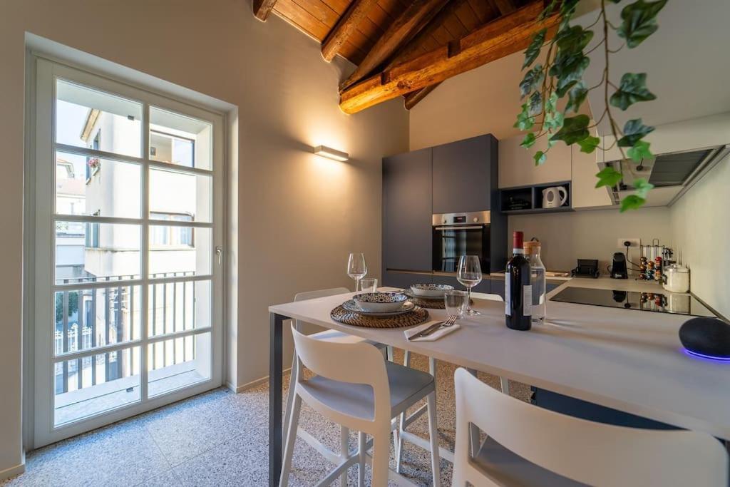 Moderno Appartamento A 200 Metri Dal Duomo 科莫 外观 照片